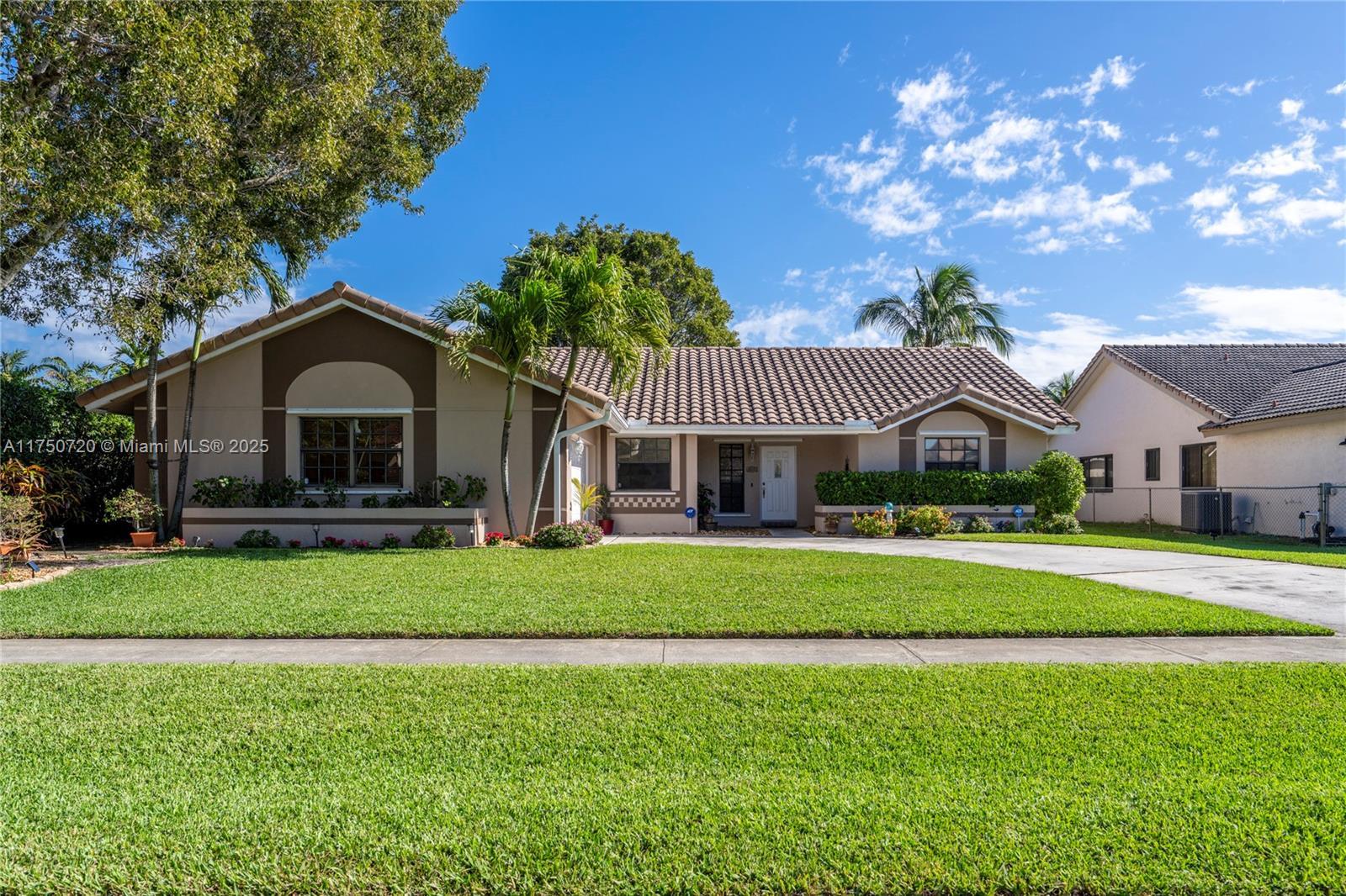 Picture of 6910 W Wedgewood Ave, Davie, FL 33331