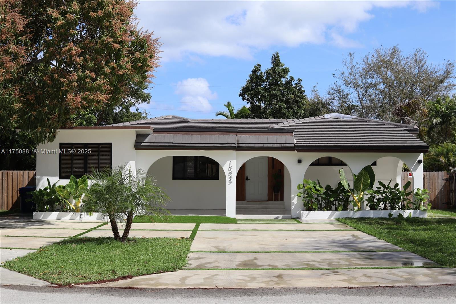 Picture of 10845 Peachtree Dr, Miami, FL 33161