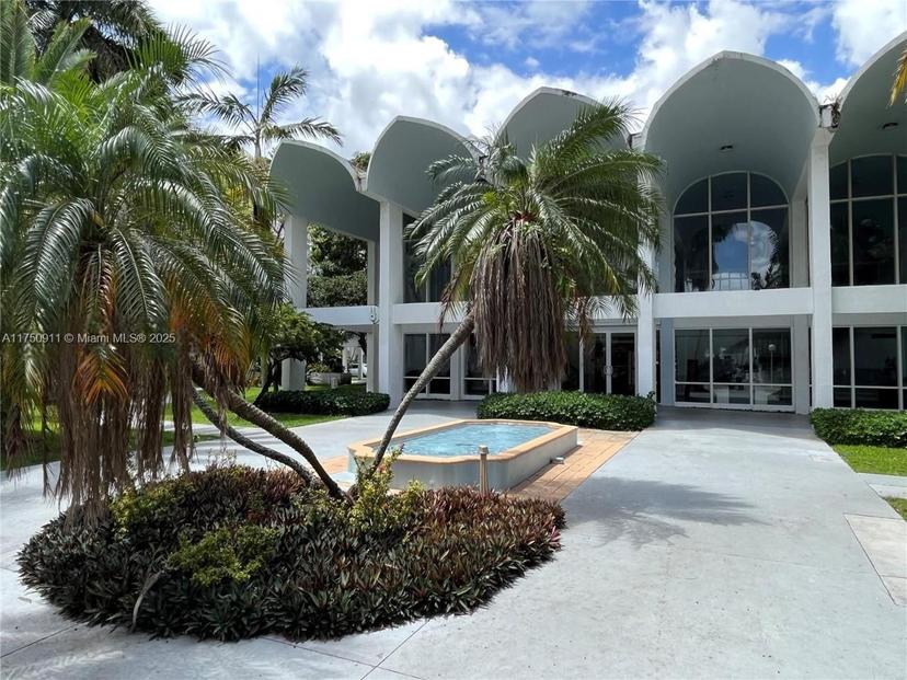 Picture of 494 NW 165Th St Rd # 601, Miami FL 33169