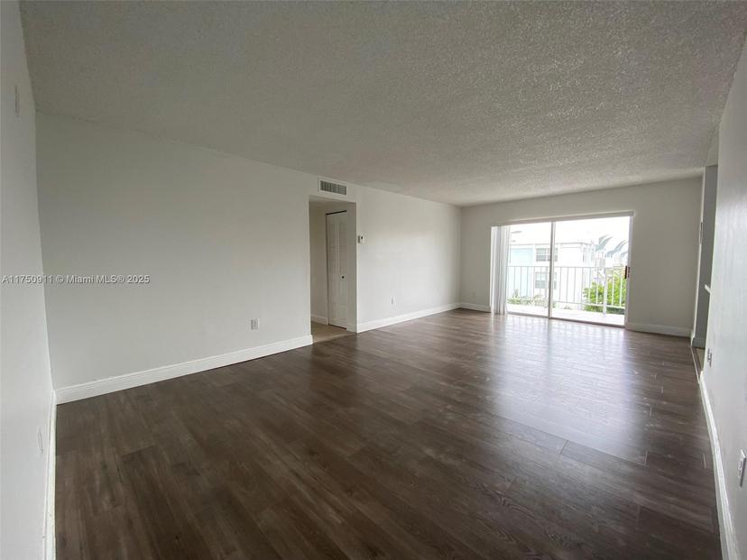 Picture of 494 NW 165Th St Rd # 601, Miami FL 33169