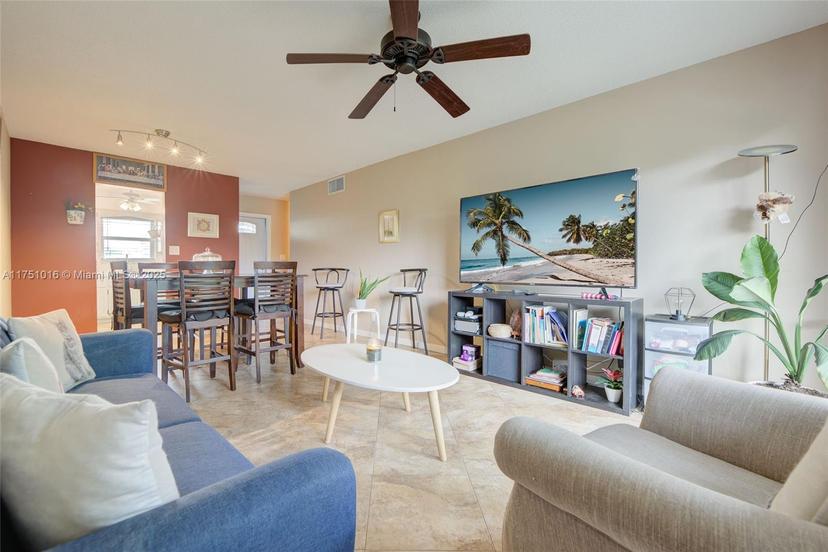 Picture of 1400 Tallwood Ave # 303, Hollywood FL 33021