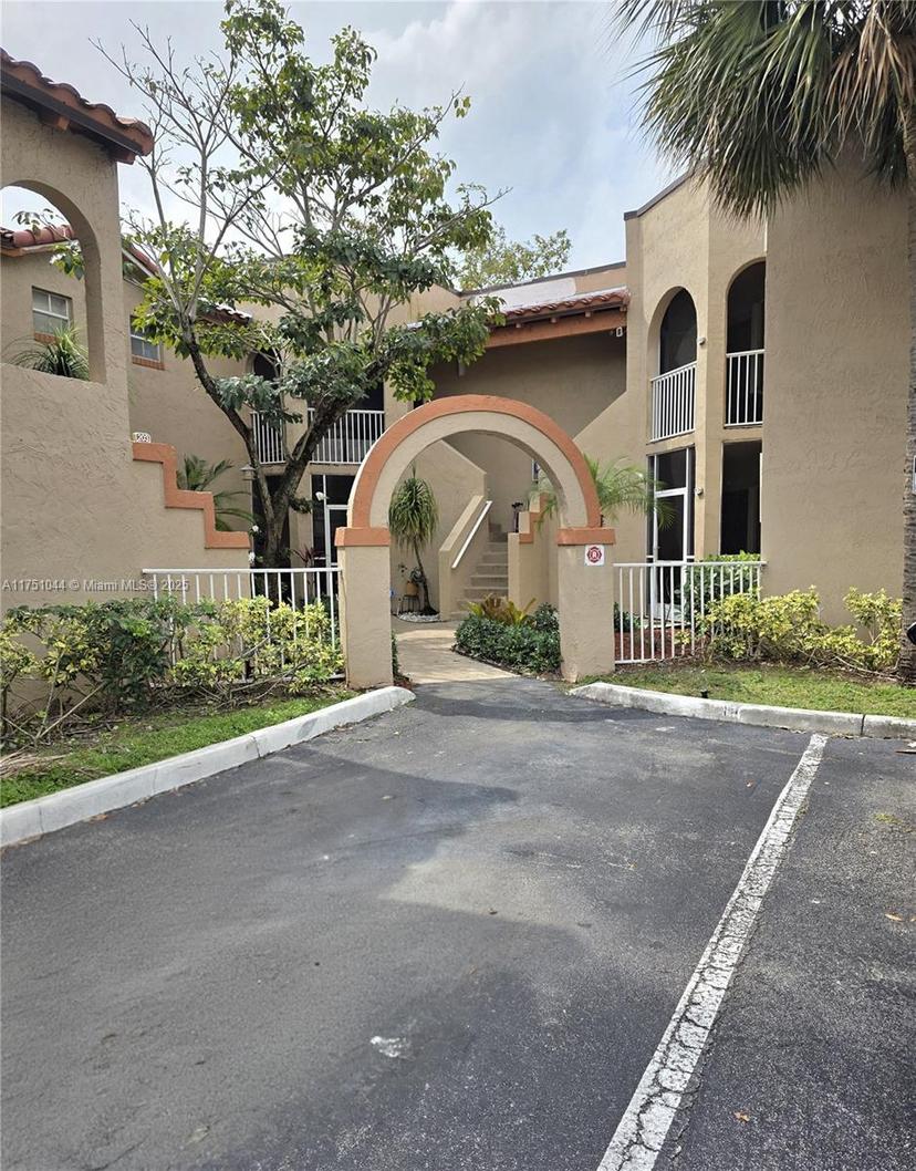 Picture of 365 SW 86Th Ave # 201, Pembroke Pines FL 33025