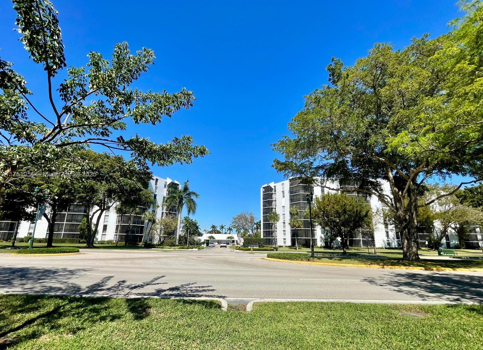 Picture of 3475 N Country Club Dr # 401, Aventura, FL 33180
