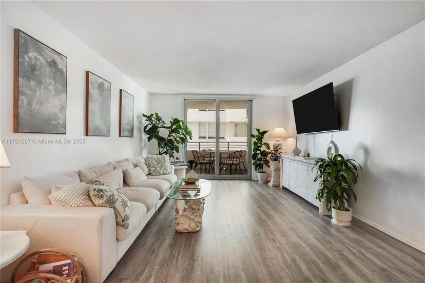 Picture of 5555 Collins Ave # 7B, Miami Beach FL 33140
