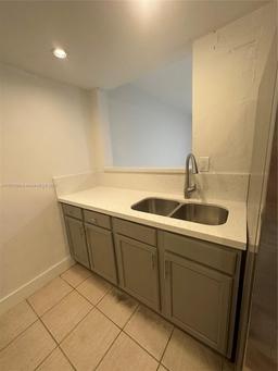 Picture of 14204 NE 3Rd Ct # 8C, Miami, FL 33161