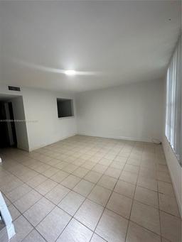 Picture of 14204 NE 3Rd Ct # 8C, Miami, FL 33161