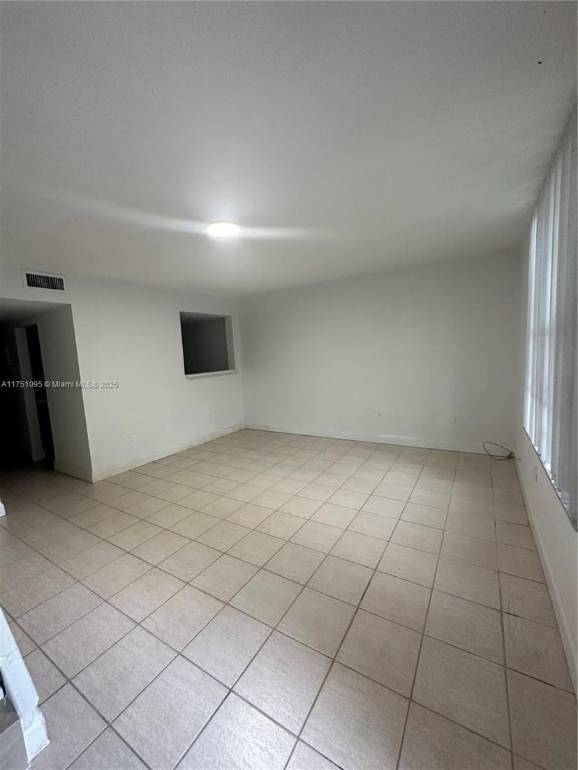 Picture of 14204 NE 3Rd Ct # 8C, Miami FL 33161