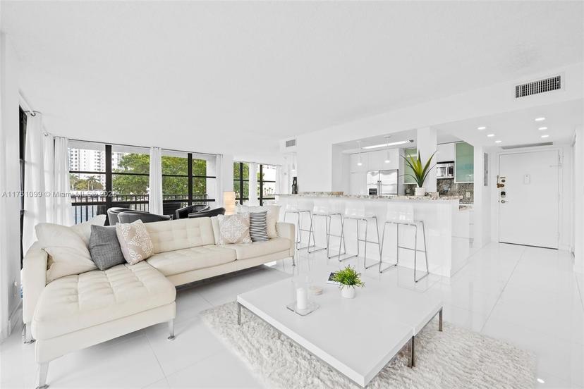 Picture of 800 Parkview Dr # 221, Hallandale Beach FL 33009