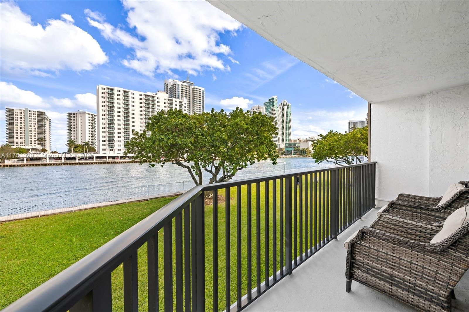 Picture of 800 Parkview Dr # 221, Hallandale Beach, FL 33009