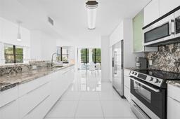 Picture of 800 Parkview Dr # 221, Hallandale Beach, FL 33009