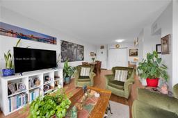 Picture of 820 NW 87Th Ave # 302, Miami, FL 33172
