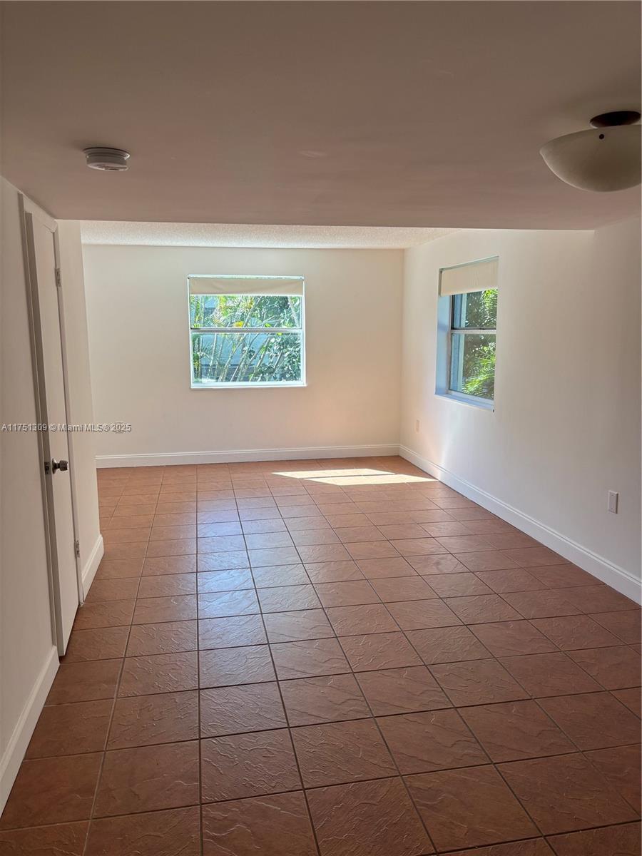 Picture of 4600 SW 67Th Ave # 212, Miami, FL 33155