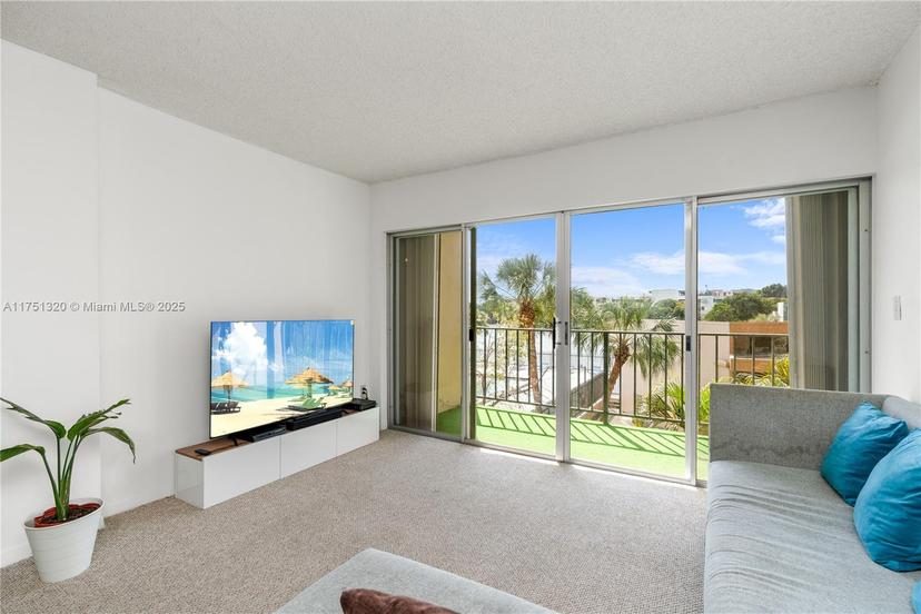 Picture of 8889 Fontainebleau Blvd # 309, Miami FL 33172