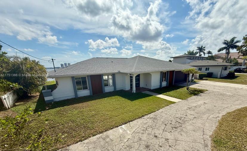Picture of 111 E North Shore Ave, Fort Myers FL 33917