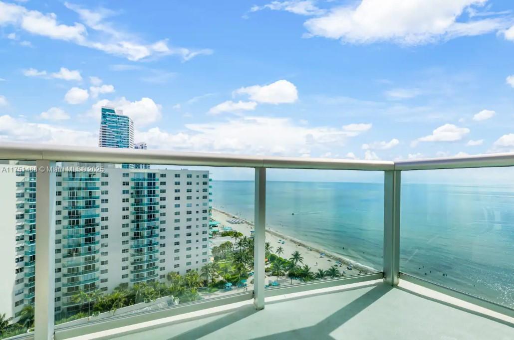 Picture of 3901 S Ocean Dr, Hollywood, FL 33019
