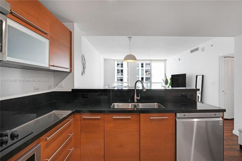 Picture of 253 NE 2Nd St # 1706, Miami FL 33132