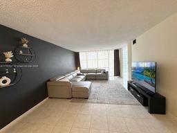 Picture of 800 Parkview Dr # 207, Hallandale Beach, FL 33009