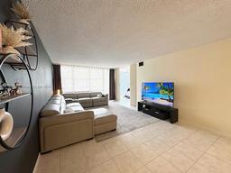 Picture of 800 Parkview Dr # 207, Hallandale Beach, FL 33009
