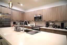 Picture of 4640 NW 84Th Ave # 13, Doral, FL 33166
