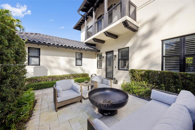 Picture of 705 Madeira Ave, Coral Gables FL 33134
