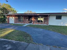 Picture of 900 E Acre Dr, Plantation, FL 33317
