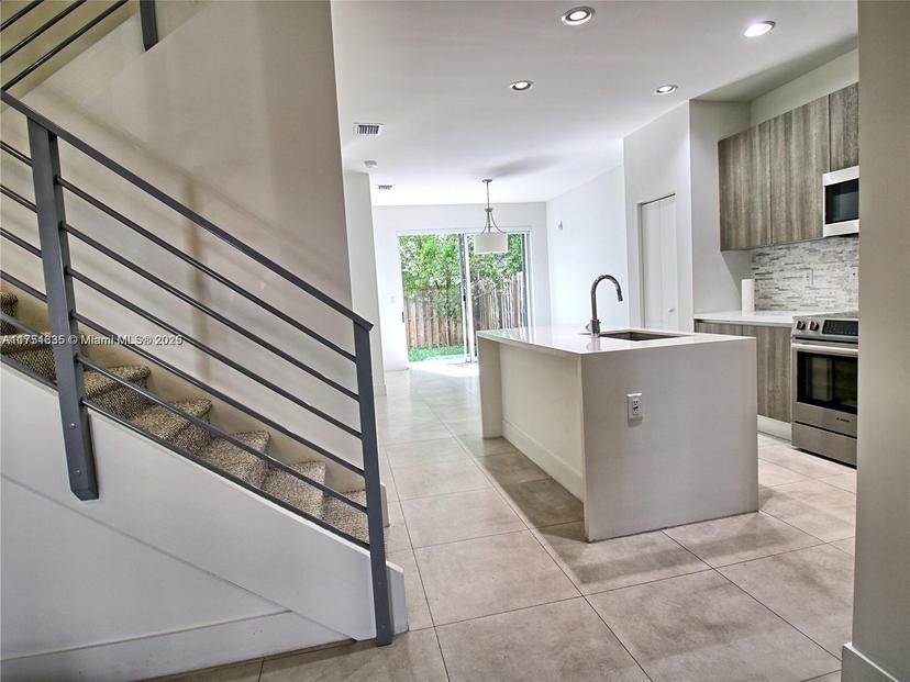 Picture of 10262 NW 72Nd Ter # 4, Doral FL 33178