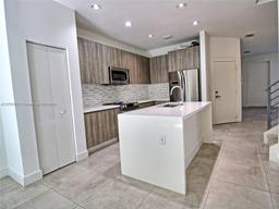 Picture of 10262 NW 72Nd Ter # 4, Doral, FL 33178