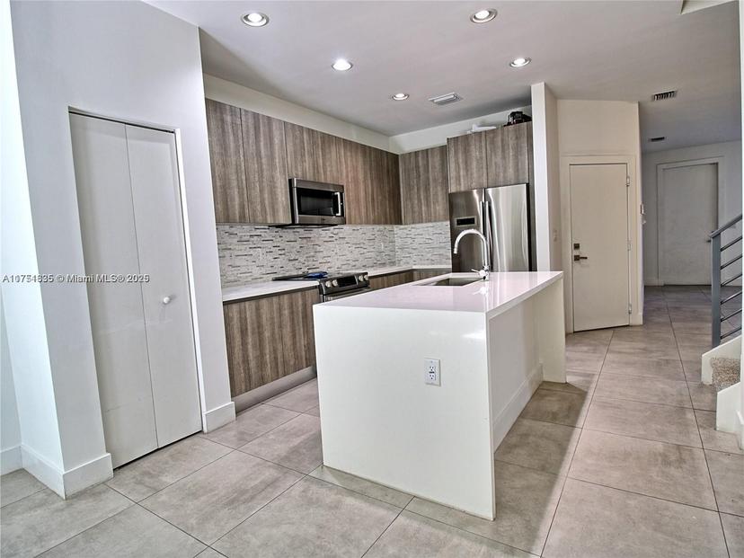 Picture of 10262 NW 72Nd Ter # 4, Doral FL 33178