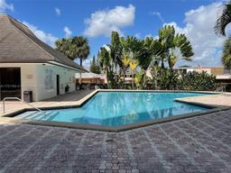 Picture of 13951 Kendale Lakes Cir # 706A, Miami, FL 33183