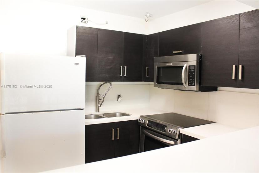 Picture of 319 Newport V # 319, Deerfield Beach FL 33442