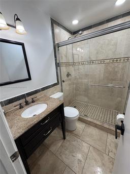 Picture of 514 NE 211Th Ter # 514, Miami, FL 33179