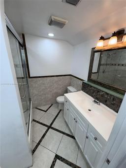 Picture of 514 NE 211Th Ter # 514, Miami, FL 33179