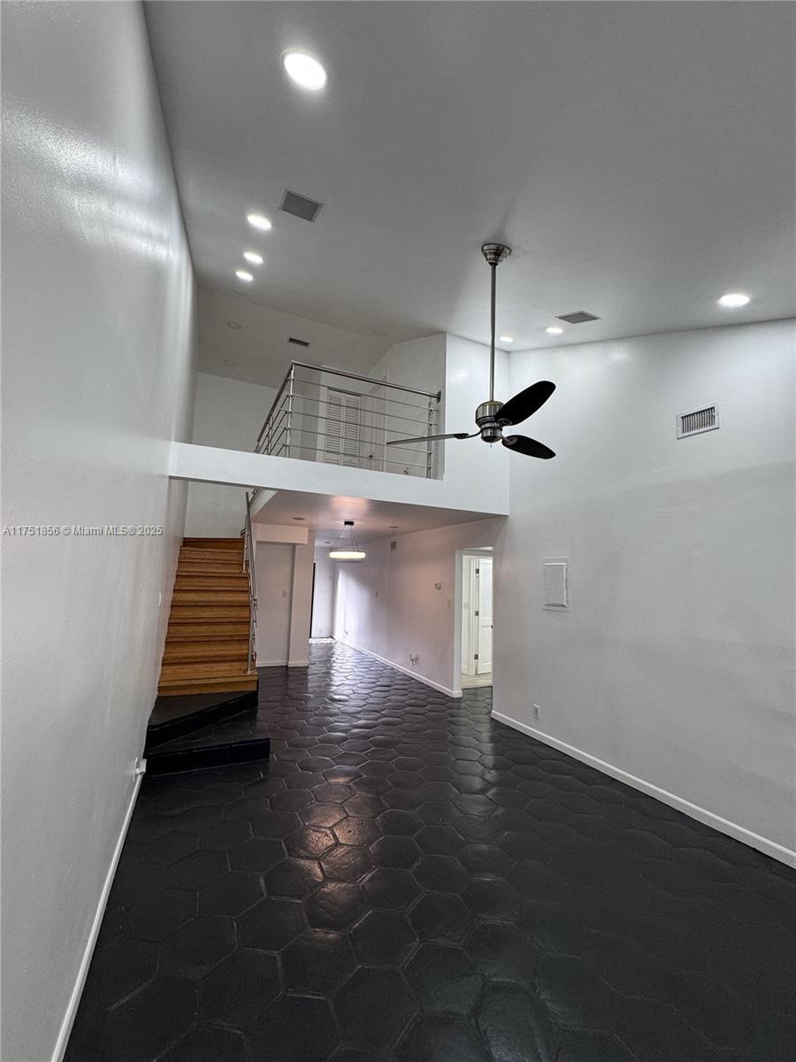Picture of 514 NE 211Th Ter # 514, Miami, FL 33179