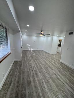 Picture of 514 NE 211Th Ter # 514, Miami, FL 33179
