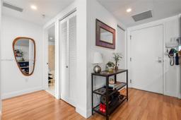 Picture of 185 SW 7Th St # 2508, Miami, FL 33130