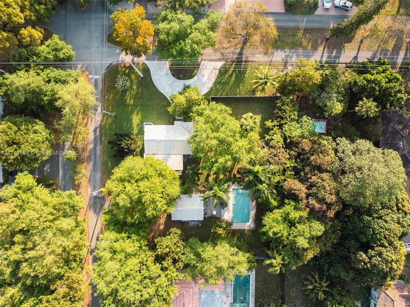 Picture of 11660 NE 8 Ave, Biscayne Park FL 33161