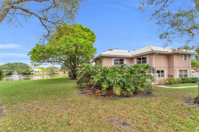 Picture of 3104 Kingston Ct # 11D, West Palm Beach FL 33409