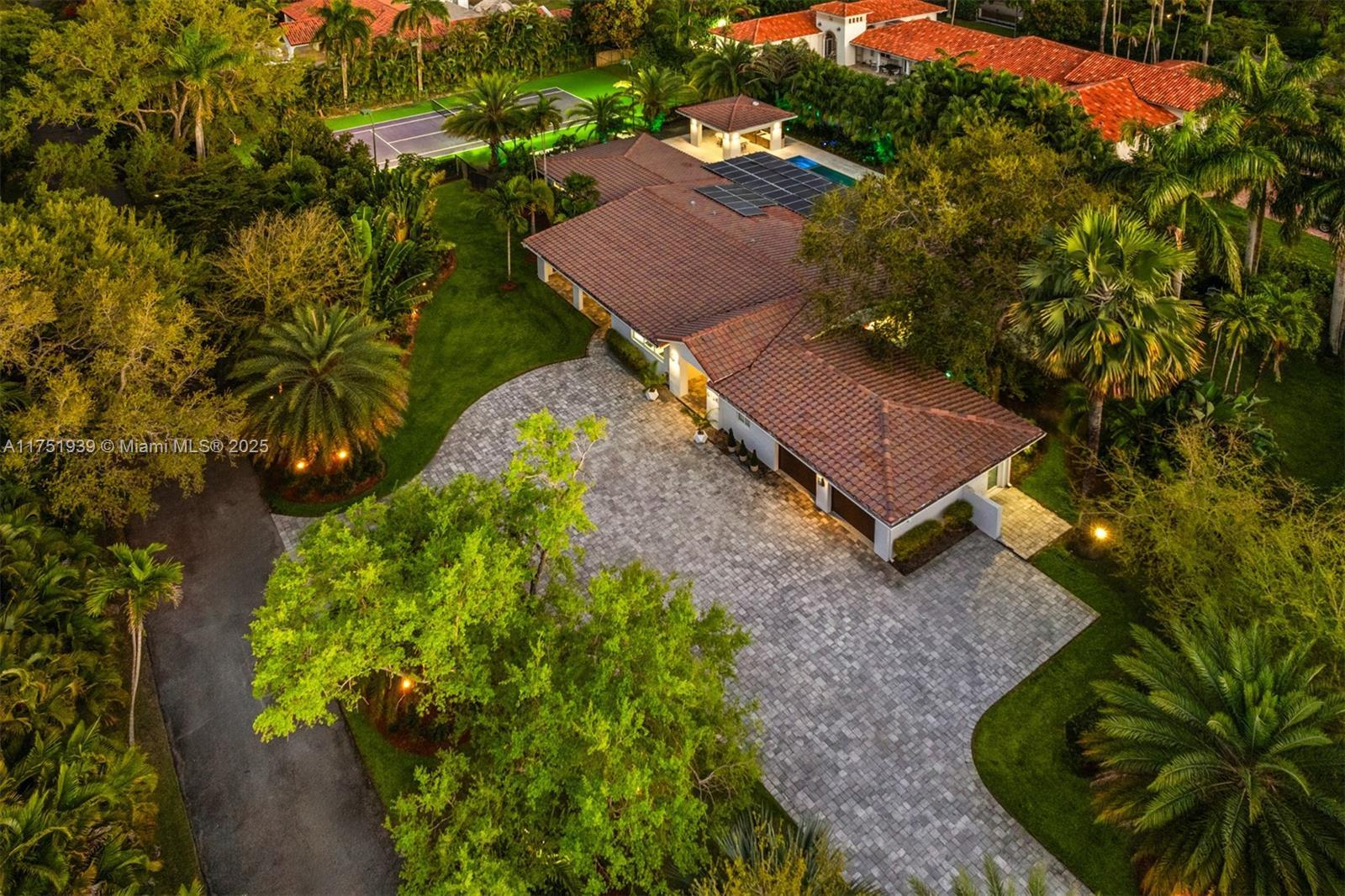 Picture of 6784 SW 97Th St, Pinecrest, FL 33156
