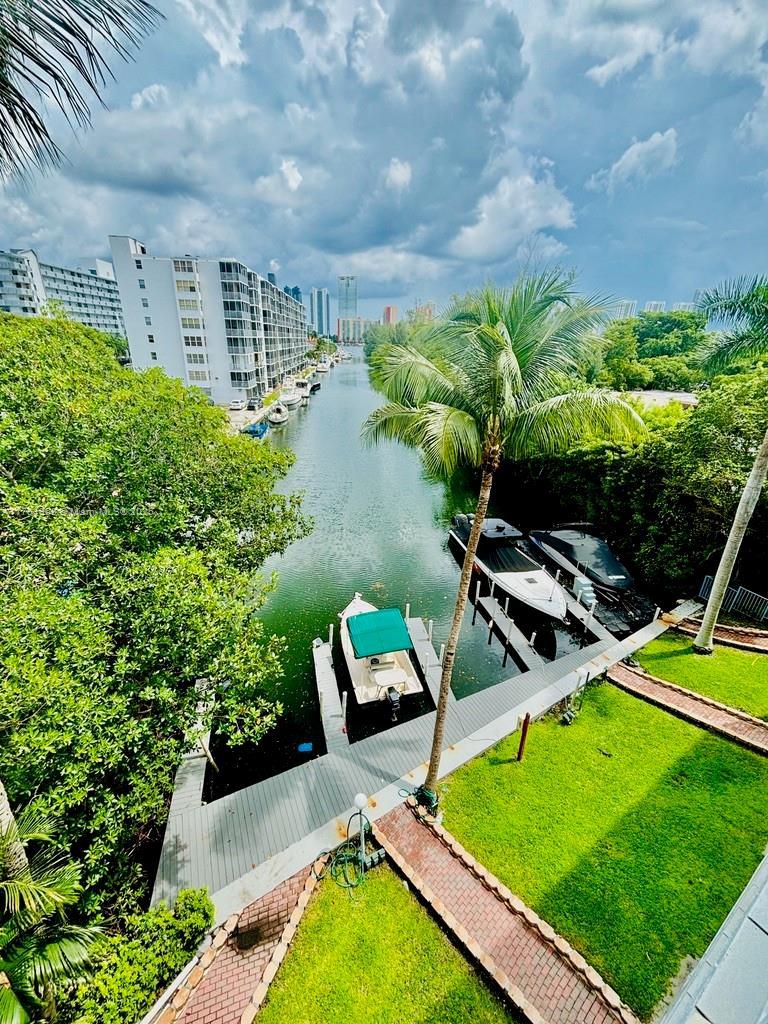Picture of 16531 NE 35Th Ave # 11, North Miami Beach FL 33160