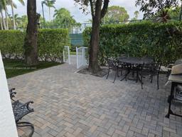 Picture of 20205 W Oak Haven Cir, Miami, FL 33179