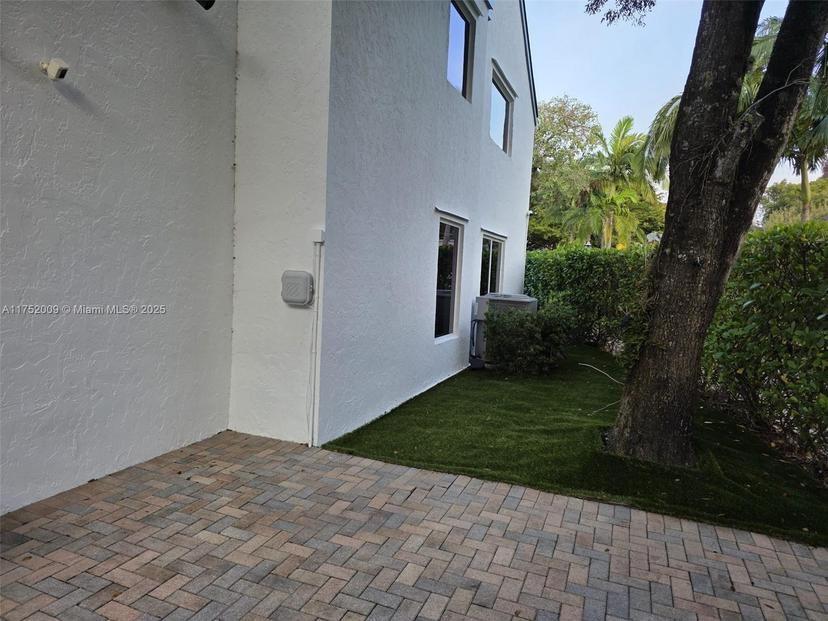Picture of 20205 W Oak Haven Cir, Miami FL 33179