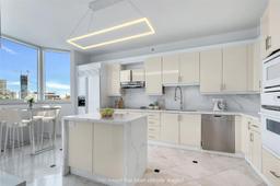 Picture of 300 S Pointe Dr # 606, Miami Beach, FL 33139