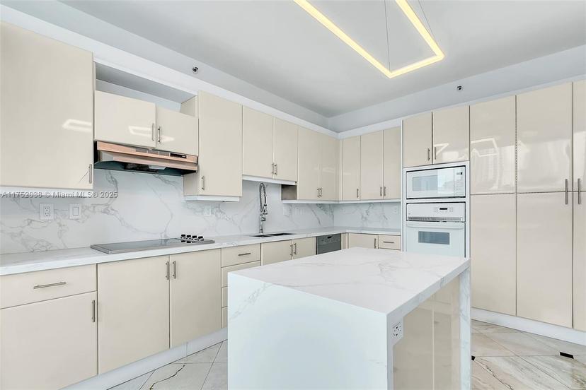 Picture of 300 S Pointe Dr # 606, Miami Beach FL 33139