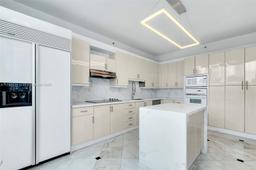 Picture of 300 S Pointe Dr # 606, Miami Beach, FL 33139