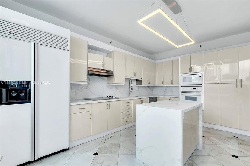 Picture of 300 S Pointe Dr # 606, Miami Beach FL 33139