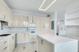Picture of 300 S Pointe Dr # 606, Miami Beach, FL 33139
