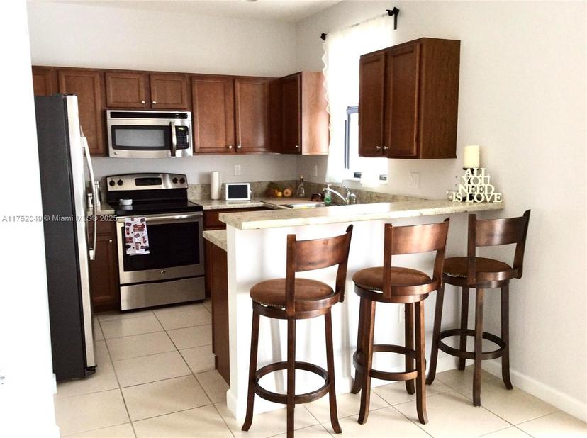 Picture of 3352 W 91St Ter # 0, Hialeah FL 33018