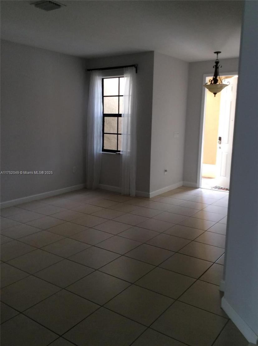 Picture of 3352 W 91St Ter # 0, Hialeah FL 33018