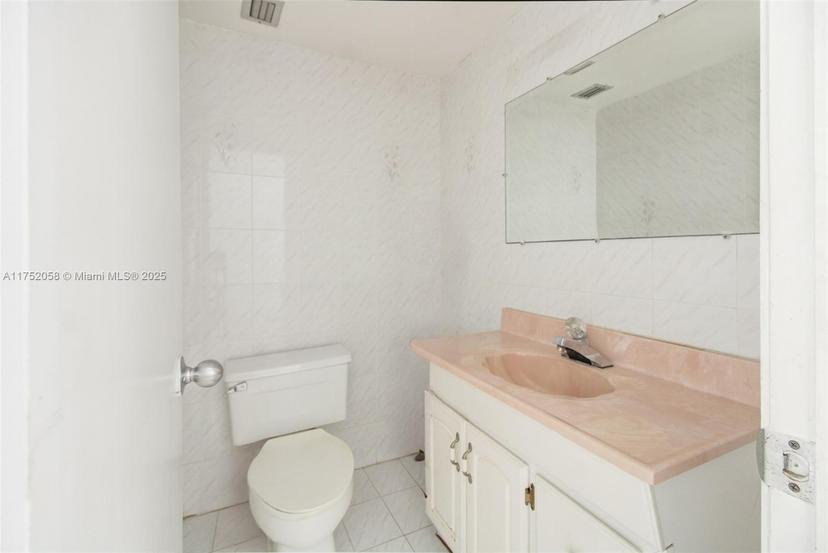 Picture of 1000 Michigan Ave # 208, Miami Beach FL 33139