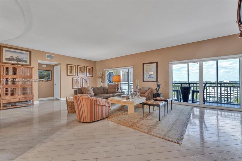 Picture of 3800 Hillcrest Dr # 1207, Hollywood FL 33021